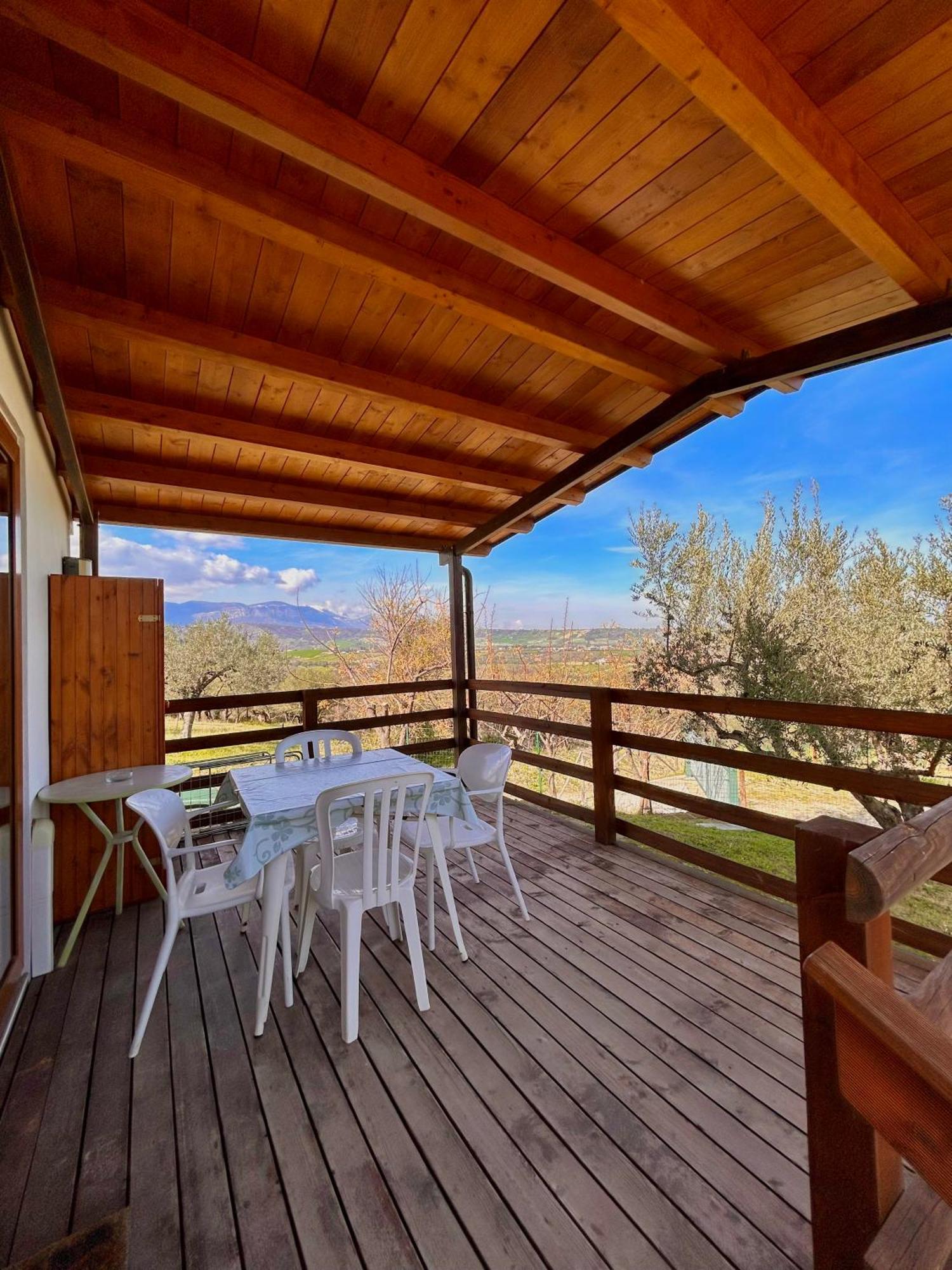 Oasi Macerina Villa Alanno Exterior photo