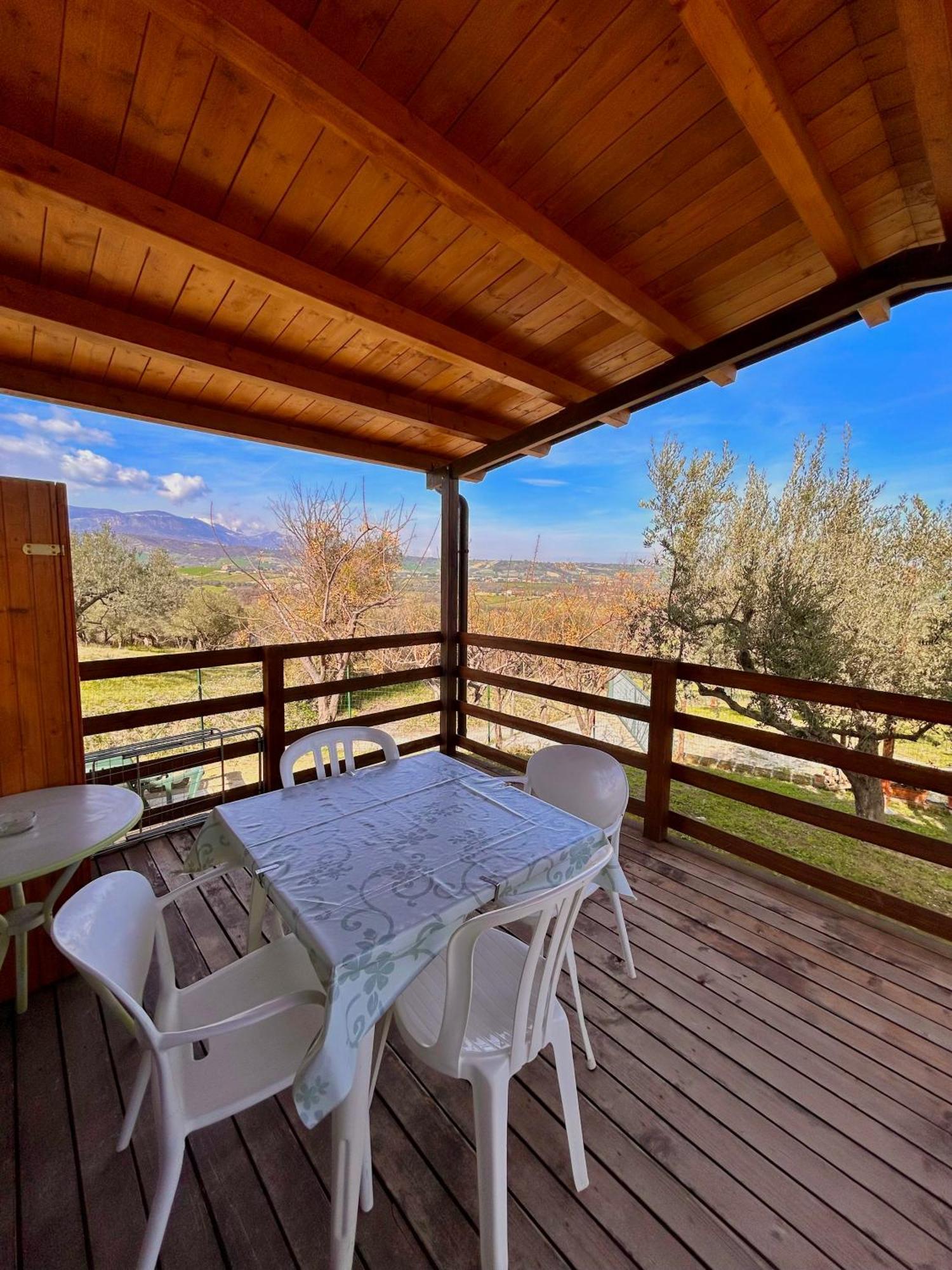 Oasi Macerina Villa Alanno Exterior photo