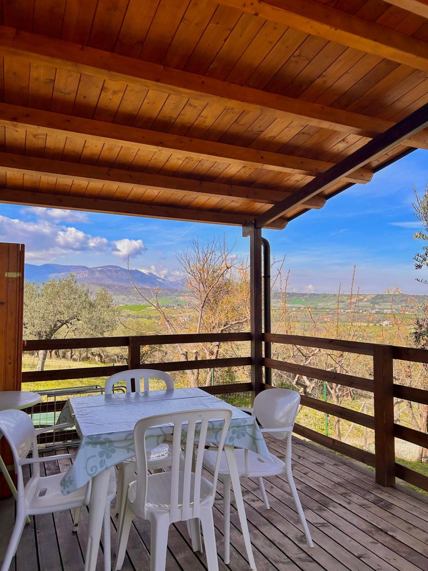 Oasi Macerina Villa Alanno Exterior photo